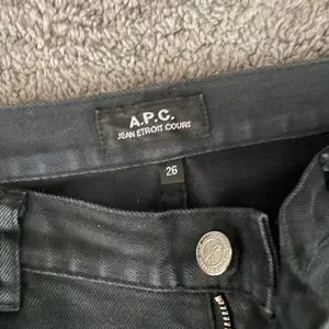 A.P.C｜JEANS (Jean Etroit Court (COZZI F09042 IAI)) Jean Etroit Court by A.P.C.- La Garçonne